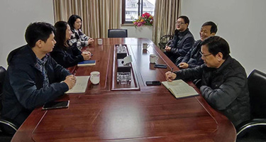 韩国骚妇逼毛越城区科技局领导来长业建设集团走访调研